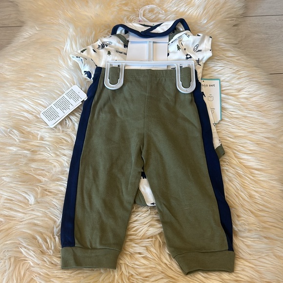 Mini B 4-Piece Onesie, Sweatpants, Bib & Socks in Green Camping Design Size 9 Mo - Picture 7 of 7